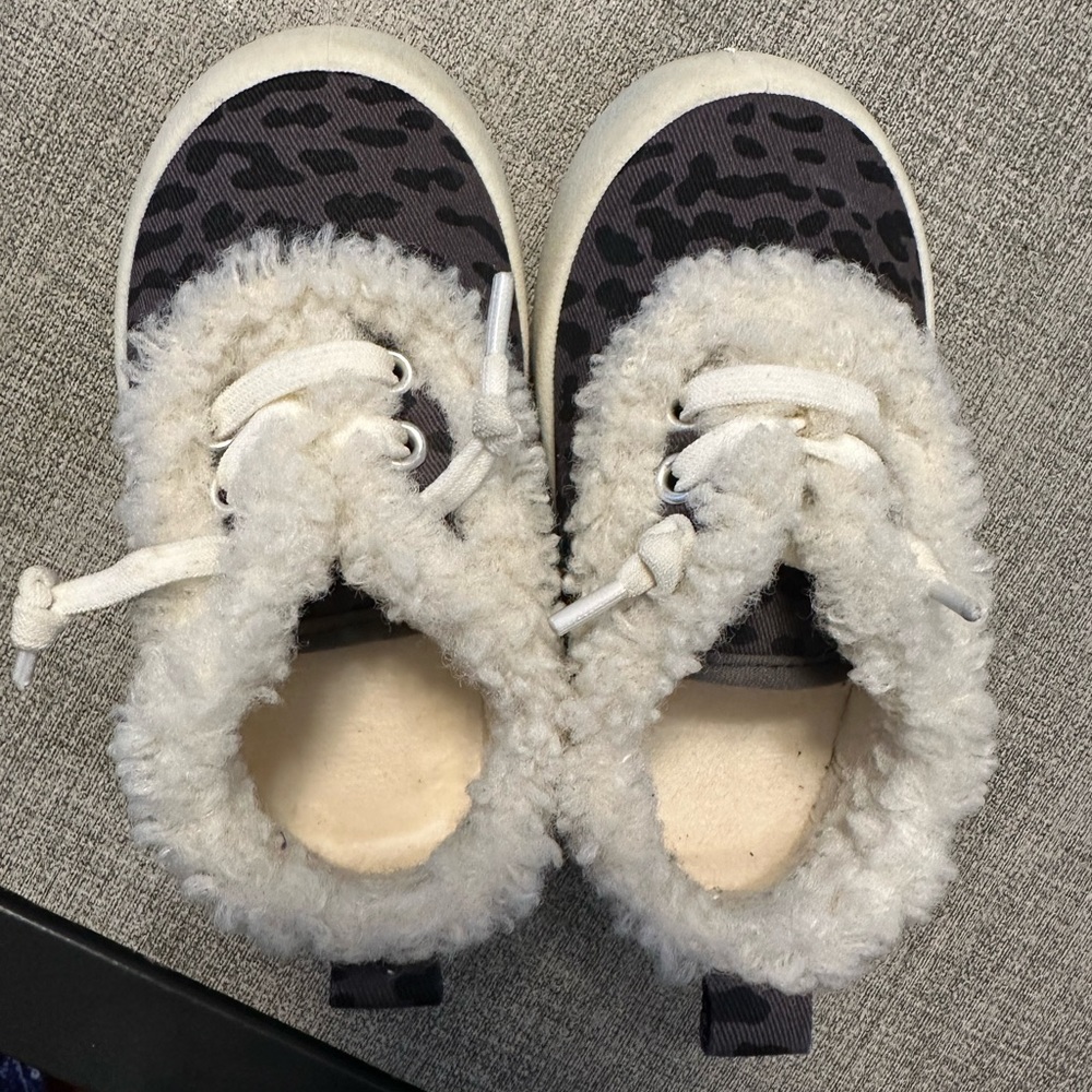 3/$30 95% new winter fleece leopard print baby sneakers/shoes